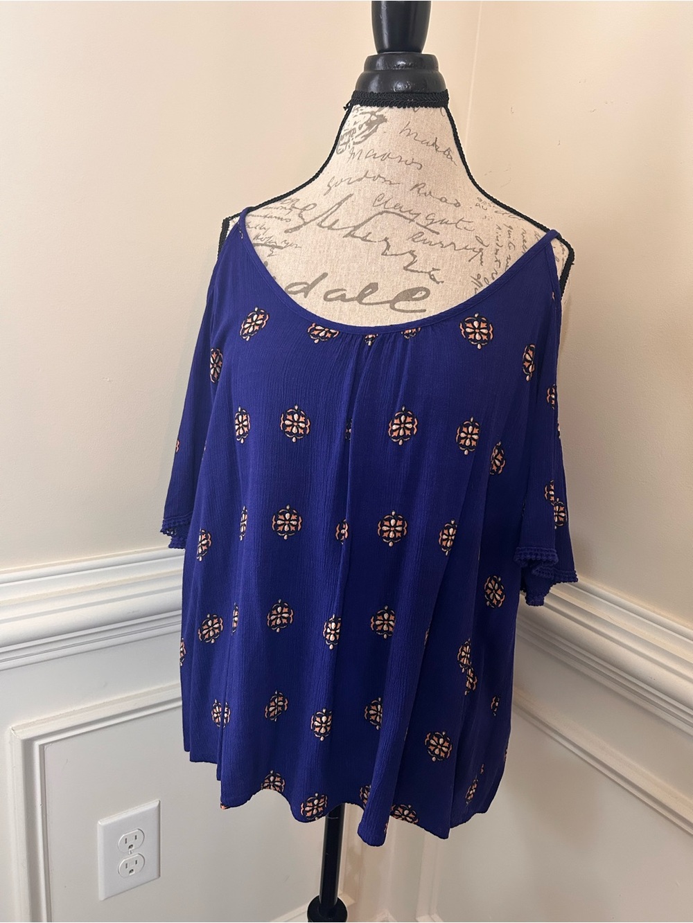 Mossimo Supply Co. Royal Blue Cold-Shoulder Medallion Print Camisole